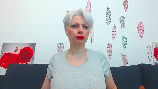 Snapshot of ForeverBarbie_ chatting on November 2025 11:43:02 PM ForeverBarbie online show from November 2025 11:43:02 PM