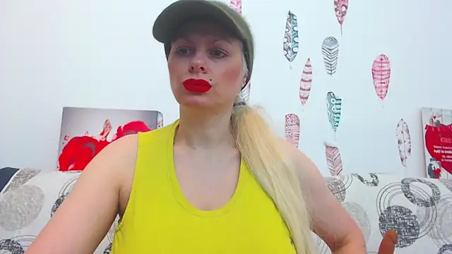 Snapshot of ForeverBarbie_ chatting on December 2025 02:16:02 AM ForeverBarbie online show from December 2025 02:16:02 AM