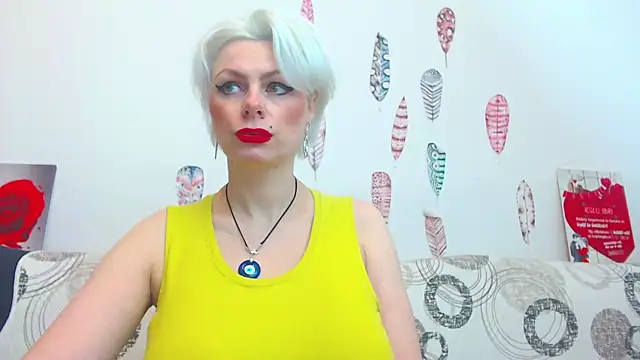 Snapshot of ForeverBarbie_ chatting on February 2026 10:28:01 PM ForeverBarbie online show from February 2026 10:28:01 PM