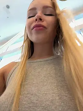 Snapshot of mur_girl chatting on December 2024 09:40:02 AM mur girl online show from December 2024 09:40:02 AM