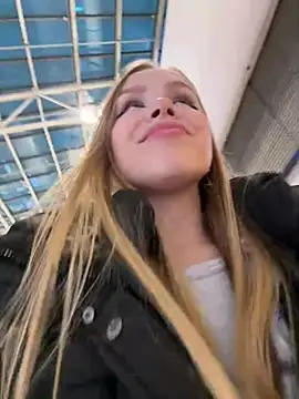 Snapshot of mur_girl chatting on December 2024 01:17:01 PM mur girl online show from December 2024 01:17:01 PM