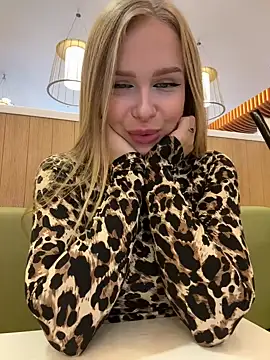 Snapshot of mur_girl chatting on December 2024 09:37:02 AM mur girl online show from December 2024 09:37:02 AM