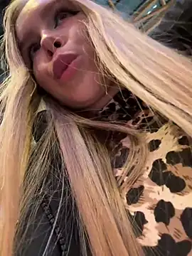 Snapshot of mur_girl chatting on January 2025 01:52:02 PM mur girl online show from January 2025 01:52:02 PM