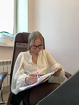 Snapshot of mur_girl chatting on February 2025 02:24:02 PM mur girl online show from February 2025 02:24:02 PM