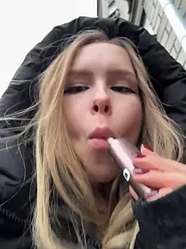 Snapshot of mur_girl chatting on November 2025 12:19:02 PM mur girl online show from November 2025 12:19:02 PM