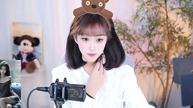 Arwyn-rr online show from December 2024 12:19:02 PM