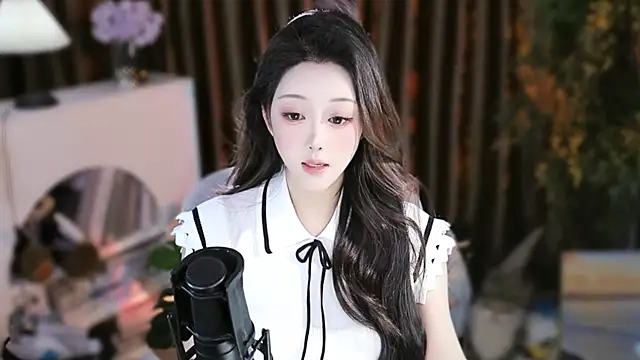 Arwyn-rr online show from November 2025 09:08:02 AM