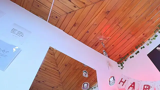 Naia x online show from October 2025 08:18:01 PM