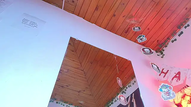 Naia x online show from October 2025 07:37:02 PM