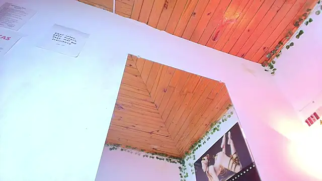 Naia x online show from February 2026 08:02:01 PM