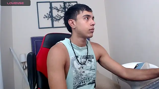 karlgiles  online show from December 2024 07:47:01 PM