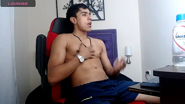 karlgiles  online show from December 2024 06:37:02 PM