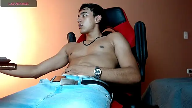 karlgiles  online show from December 2024 06:55:02 PM