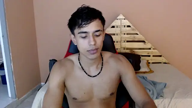 karlgiles  online show from February 2025 06:41:01 PM