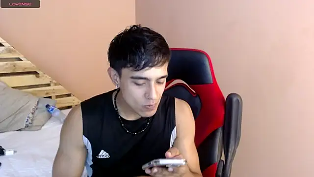 karlgiles  online show from February 2025 06:00:02 PM