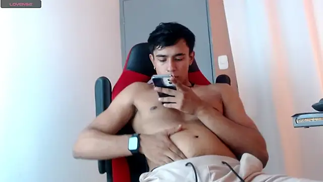 karlgiles  online show from March 2025 06:11:01 PM