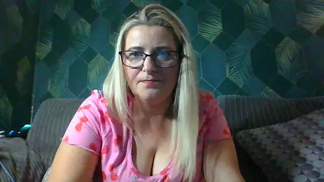 SweetXCandyX online show from November 2025 06:28:01 PM