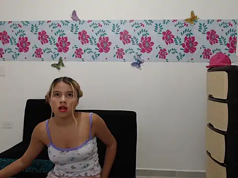 Snapshot of Naomi991 chatting on December 2024 01:57:02 AM Naomi991 online show from December 2024 01:57:02 AM