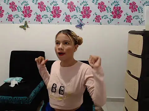 Snapshot of Naomi991 chatting on January 2025 08:11:02 PM Naomi991 online show from January 2025 08:11:02 PM