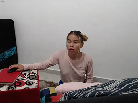 Snapshot of Naomi991 chatting on January 2025 09:59:01 PM Naomi991 online show from January 2025 09:59:01 PM