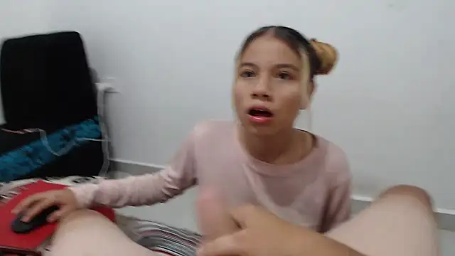 Snapshot of Naomi991 chatting on February 2025 09:46:01 PM Naomi991 online show from February 2025 09:46:01 PM