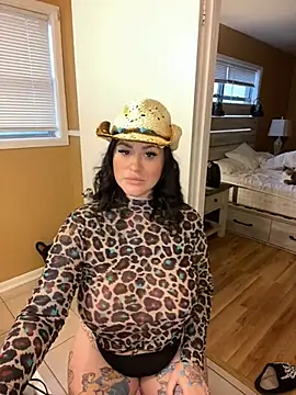 Snapshot of TexasTattooedHouseWife chatting on February 2025 03:43:02 PM TexasTattooedHouseWife online show from February 2025 03:43:02 PM