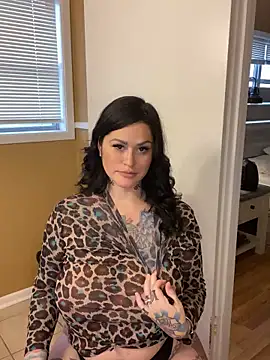 Snapshot of TexasTattooedHouseWife chatting on February 2025 06:48:02 PM TexasTattooedHouseWife online show from February 2025 06:48:02 PM