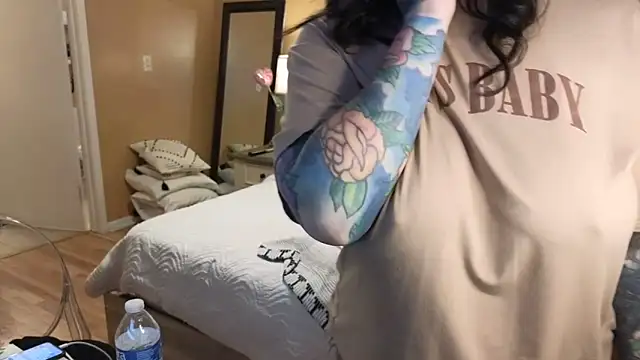 Snapshot of TexasTattooedHouseWife chatting on March 2025 05:38:02 PM TexasTattooedHouseWife online show from March 2025 05:38:02 PM