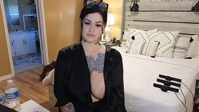 Snapshot of TexasTattooedHouseWife chatting on March 2025 09:45:02 PM TexasTattooedHouseWife online show from March 2025 09:45:02 PM