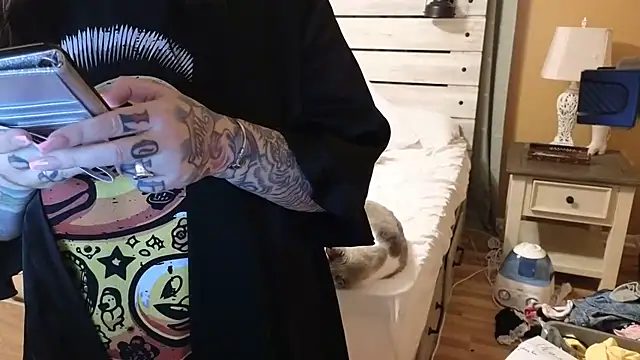 Snapshot of TexasTattooedHouseWife chatting on March 2025 01:50:02 PM TexasTattooedHouseWife online show from March 2025 01:50:02 PM