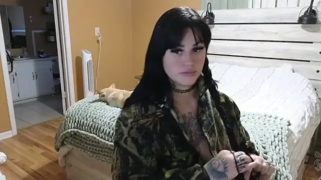 Snapshot of TexasTattooedHouseWife chatting on October 2025 01:25:01 PM TexasTattooedHouseWife online show from October 2025 01:25:01 PM