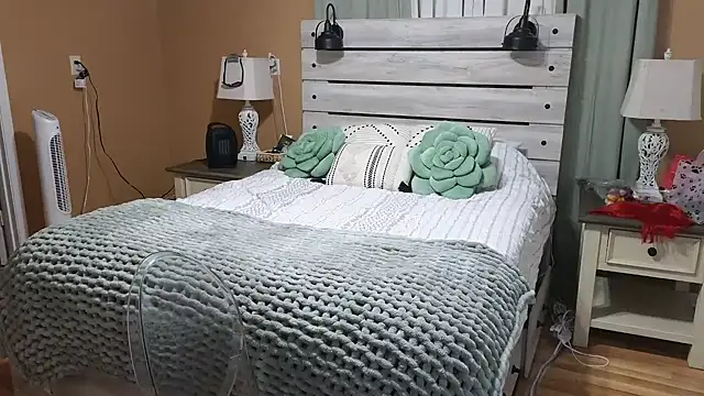 Snapshot of TexasTattooedHouseWife chatting on November 2025 03:18:02 AM TexasTattooedHouseWife online show from November 2025 03:18:02 AM