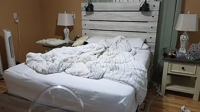 Snapshot of TexasTattooedHouseWife chatting on November 2025 02:50:01 PM TexasTattooedHouseWife online show from November 2025 02:50:01 PM