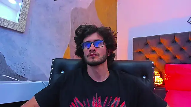 Loggan donnelly online show from December 2024 11:57:01 PM