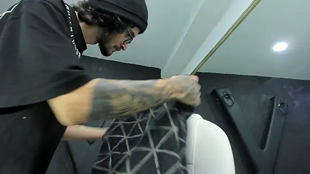 Loggan donnelly online show from March 2025 11:12:02 PM