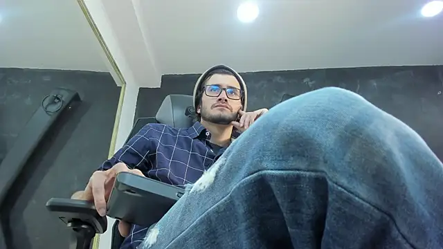 Loggan donnelly online show from October 2025 08:40:02 PM