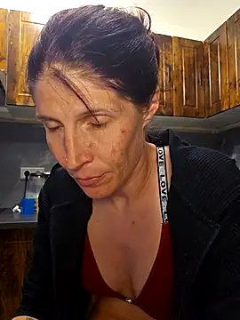 Lenchen  online show from April 2026 07:48:01 PM