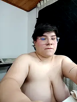 Snapshot of amalia_love chatting on December 2024 07:31:02 PM amalia love online show from December 2024 07:31:02 PM