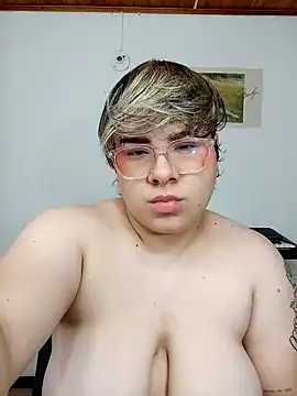 Snapshot of amalia_love chatting on January 2025 08:03:02 AM amalia love online show from January 2025 08:03:02 AM