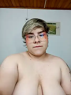 Snapshot of amalia_love chatting on February 2025 12:38:02 AM amalia love online show from February 2025 12:38:02 AM