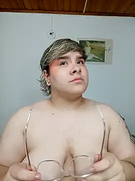 Snapshot of amalia_love chatting on February 2025 09:23:01 AM amalia love online show from February 2025 09:23:01 AM