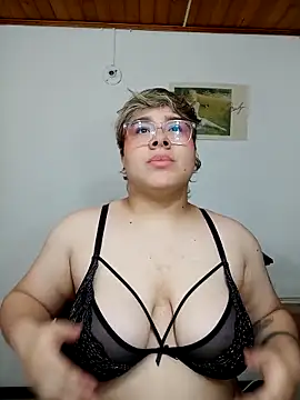 Snapshot of amalia_love chatting on February 2025 11:03:01 PM amalia love online show from February 2025 11:03:01 PM