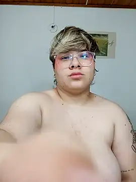 Snapshot of amalia_love chatting on February 2025 02:04:01 PM amalia love online show from February 2025 02:04:01 PM