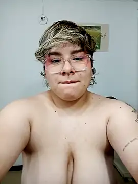 Snapshot of amalia_love chatting on March 2025 11:49:02 AM amalia love online show from March 2025 11:49:02 AM