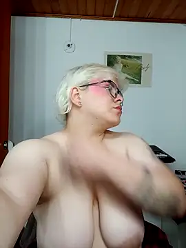 Snapshot of amalia_love chatting on September 2025 04:56:01 AM amalia love online show from September 2025 04:56:01 AM