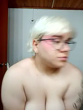 Snapshot of amalia_love chatting on September 2025 04:50:02 PM amalia love online show from September 2025 04:50:02 PM