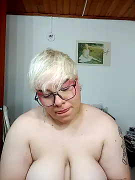 Snapshot of amalia_love chatting on September 2025 05:33:01 AM amalia love online show from September 2025 05:33:01 AM