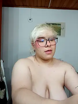 Snapshot of amalia_love chatting on October 2025 05:16:01 AM amalia love online show from October 2025 05:16:01 AM