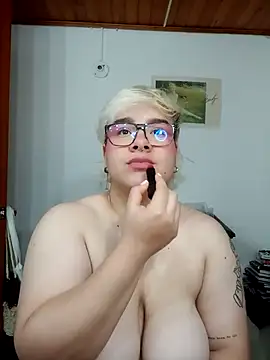 Snapshot of amalia_love chatting on October 2025 05:50:02 AM amalia love online show from October 2025 05:50:02 AM