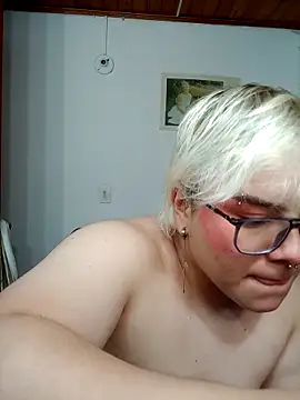 Snapshot of amalia_love chatting on October 2025 06:25:01 AM amalia love online show from October 2025 06:25:01 AM